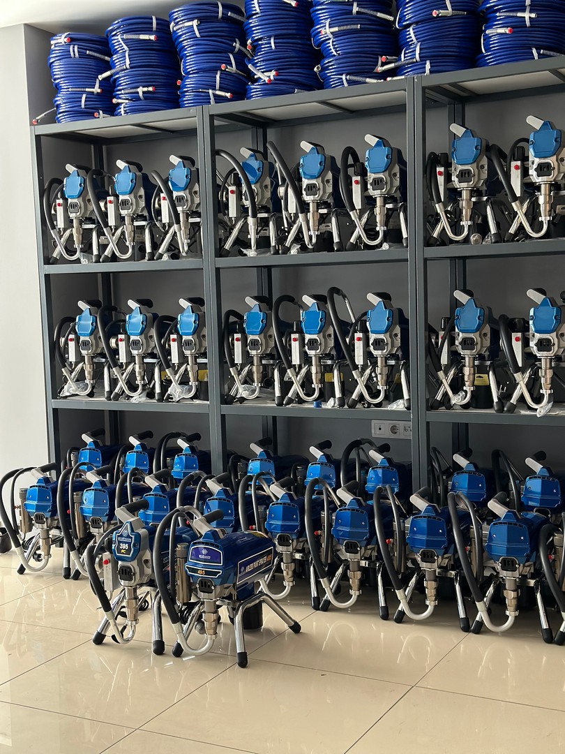 ماكينات وشاق برو في المستودع